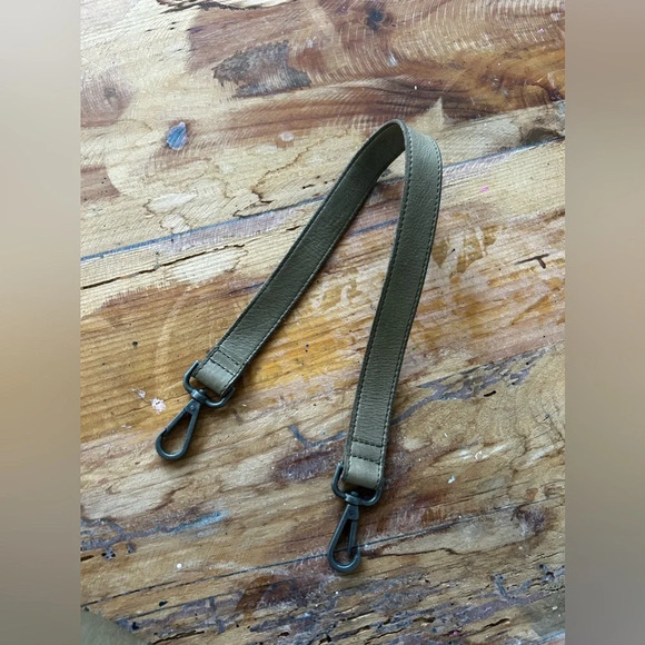 Vilenca Leather Crossbody Bag - Picture 13 of 13